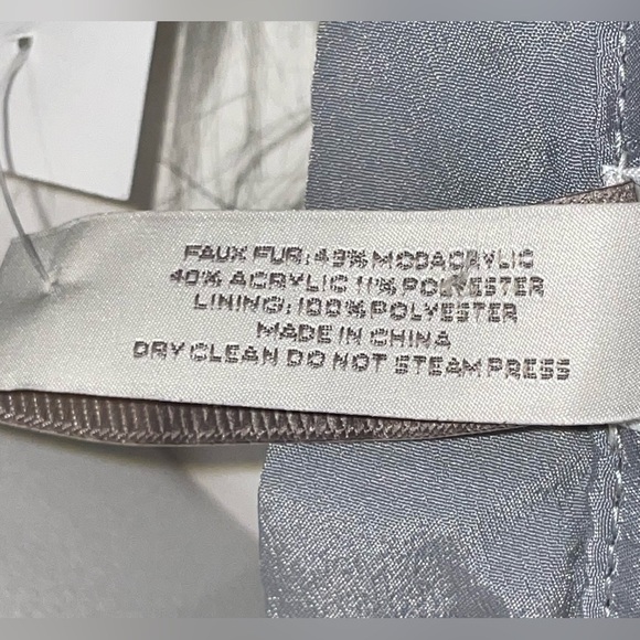 NWT! Ann Taylor Loft Women’s Grey Faux Fur Gaitor Scarf - Picture 6 of 9